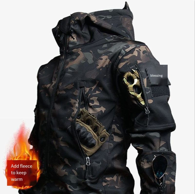 Outdoor tactical punching jacket, waterproof and coldproof breathable and warm.